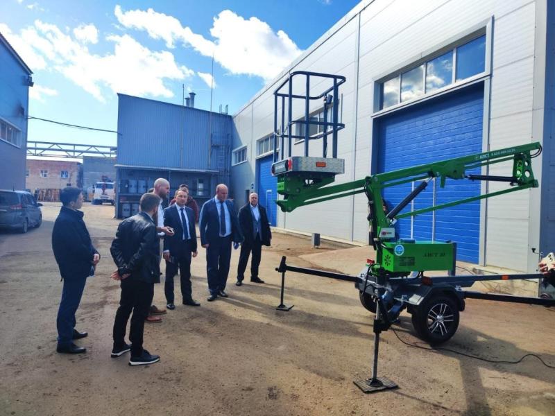 Министерство торговли и услуг РБ посетило производство прицепных подъемников «Аист»