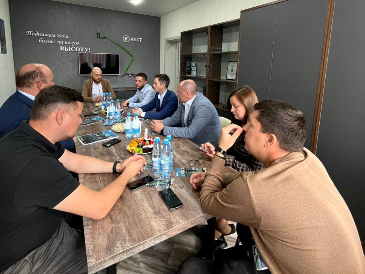 Министерство торговли и услуг РБ посетило производство прицепных подъемников «Аист»