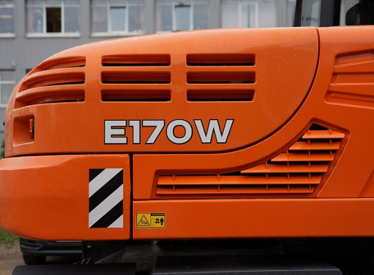 Экскаватор колесный Е170W