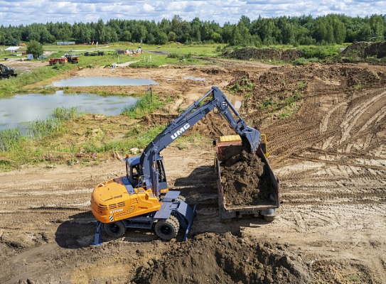Экскаватор колесный Е170W