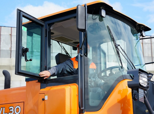 ФРОНТАЛЬНЫЙ ПОГРУЗЧИК WL30