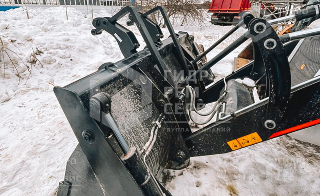 Вилы откидные паллетные Impulse PF2000 на экскаватор-погрузчик