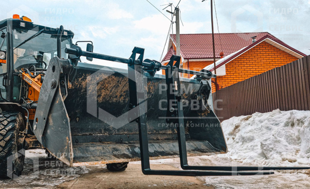 Вилы откидные паллетные Impulse PF2000 на экскаватор-погрузчик