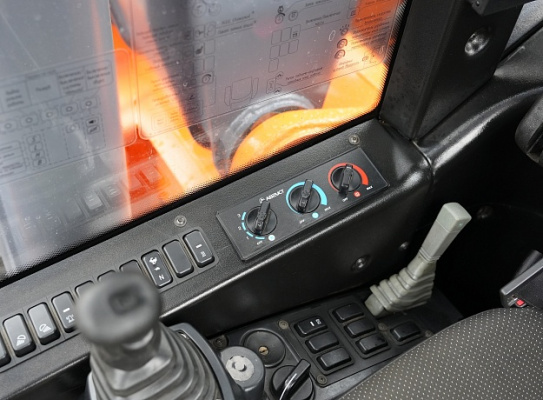 Экскаватор колесный Е170W