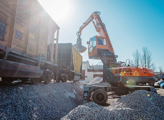 Экскаватор-перегружатель (промышленный перегружатель) на колесном ходу E230WH