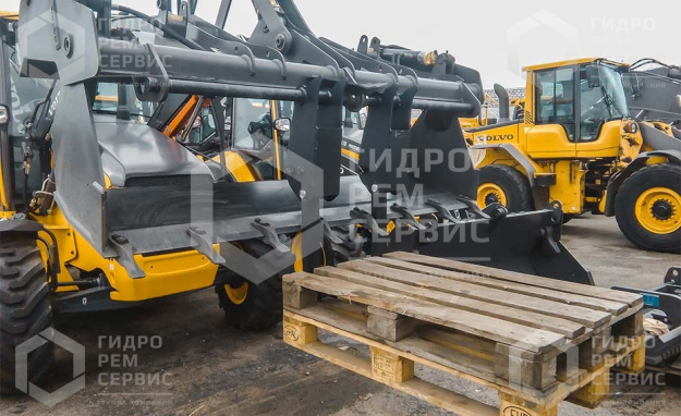 Вилы откидные паллетные Impulse PF2000 на экскаватор-погрузчик