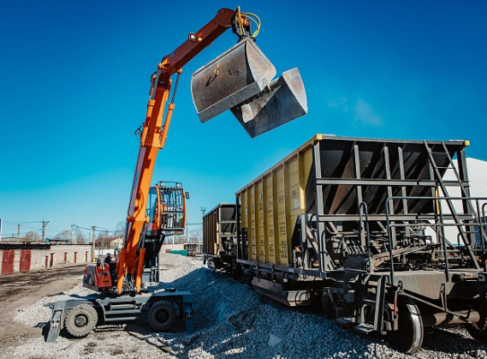 Экскаватор-перегружатель (промышленный перегружатель) на колесном ходу E230WH
