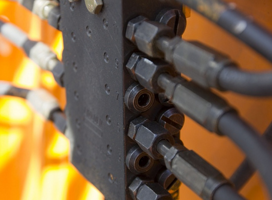 Экскаватор-перегружатель (промышленный перегружатель) на колесном ходу E230WH