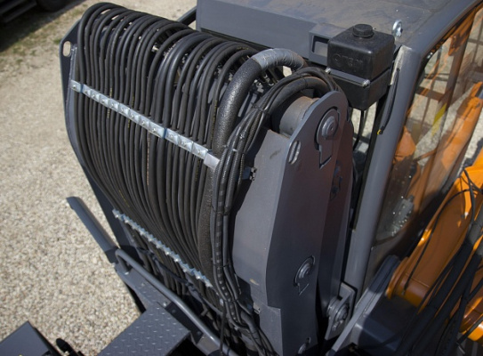 Экскаватор-перегружатель (промышленный перегружатель) на колесном ходу E230WH