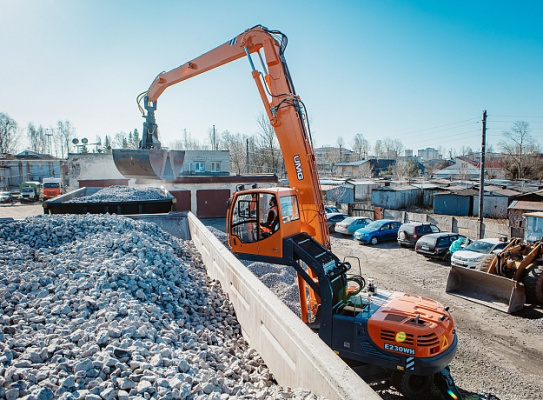 Экскаватор-перегружатель (промышленный перегружатель) на колесном ходу E230WH