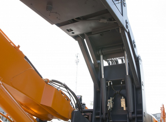 Экскаватор-перегружатель (промышленный перегружатель) на колесном ходу E230WH