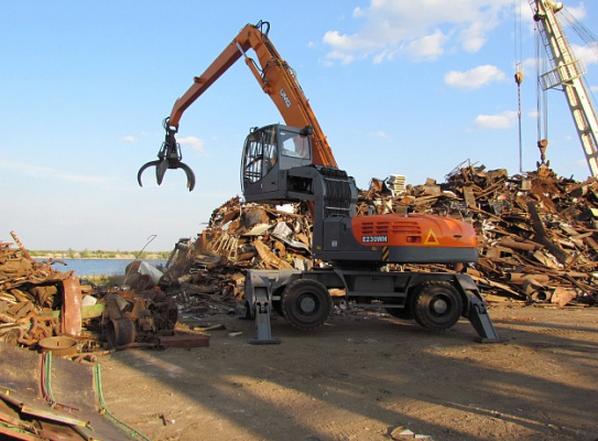 Экскаватор-перегружатель (промышленный перегружатель) на колесном ходу E230WH