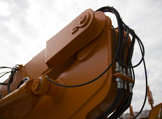 Экскаватор-перегружатель (промышленный перегружатель) на колесном ходу E230WH