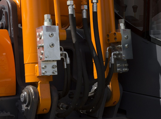 Экскаватор-перегружатель (промышленный перегружатель) на колесном ходу E230WH