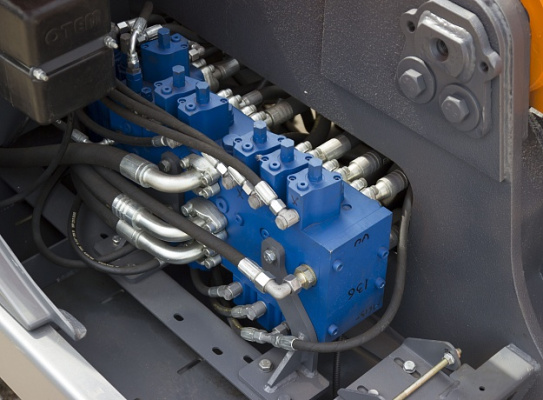 Экскаватор-перегружатель (промышленный перегружатель) на колесном ходу E230WH