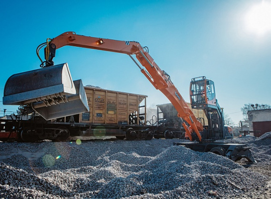 Экскаватор-перегружатель (промышленный перегружатель) на колесном ходу E230WH